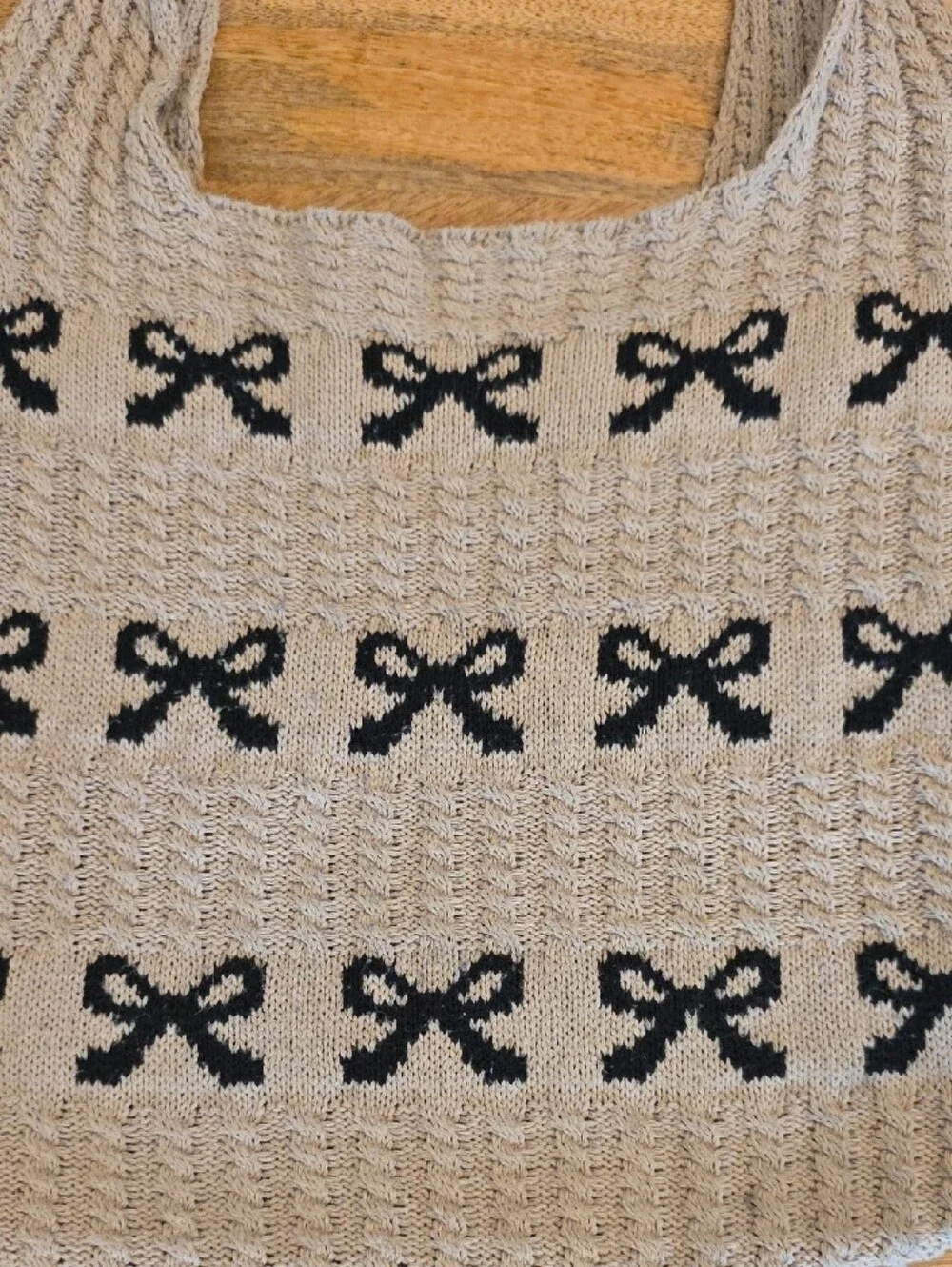 Knit Bow Pattern Tote Bag in Beige and Black